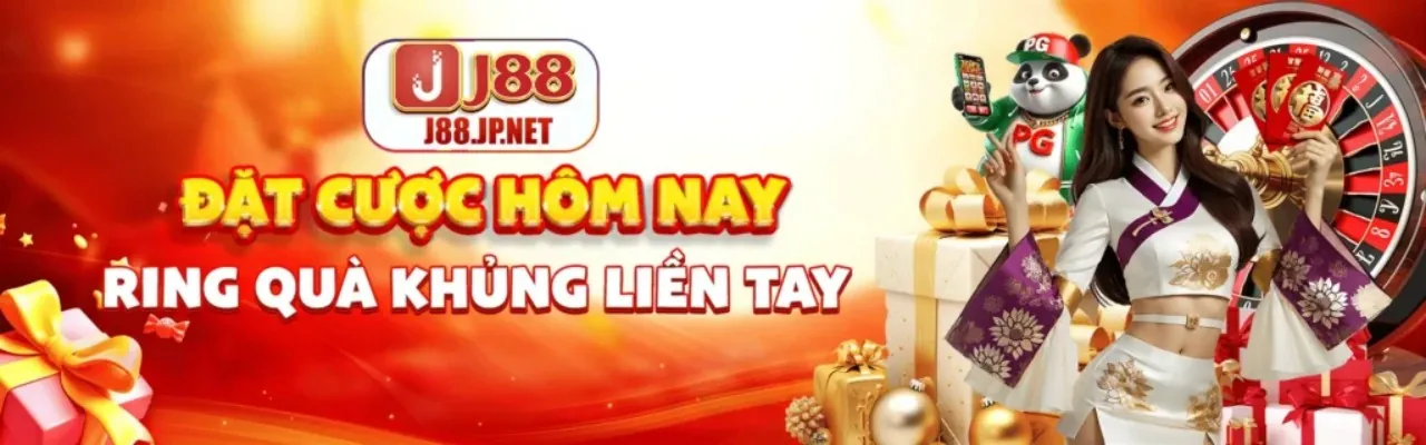 Bàn Baccarat sang trọng tại 55vin info với chip và bài